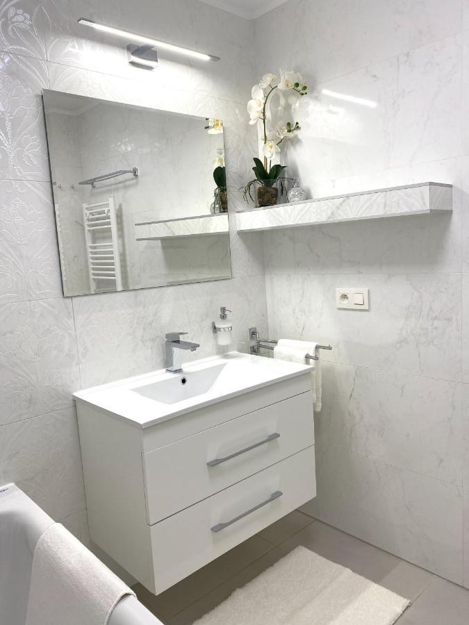 Die Eleganz - Apartment Near The City Center With Free Parking Bratislava Exterior foto